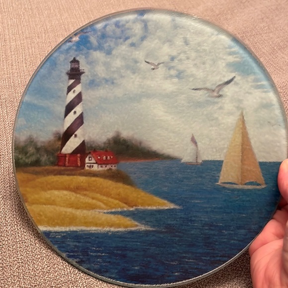 Coastal Setting Glass Cutting Board 8” Round - Picture 1 of 5
